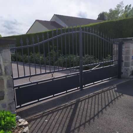 Portail aluminium style fer forgé gris anthracite - Modèle Jais Portail aluminium style fer forgé gris anthracite - Modèle Jais