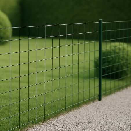 rouleau de grillage vert avec poteau rouleau de grillage vert avec poteau