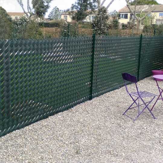 Brise vue en plastique rigide