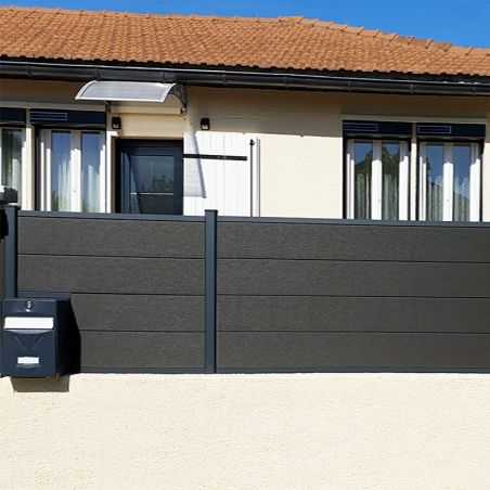 Clôture bois composite gris anthracite sur muret